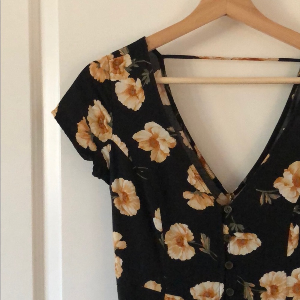 V-Neck Floral Dress with Pockets (Forever 21)